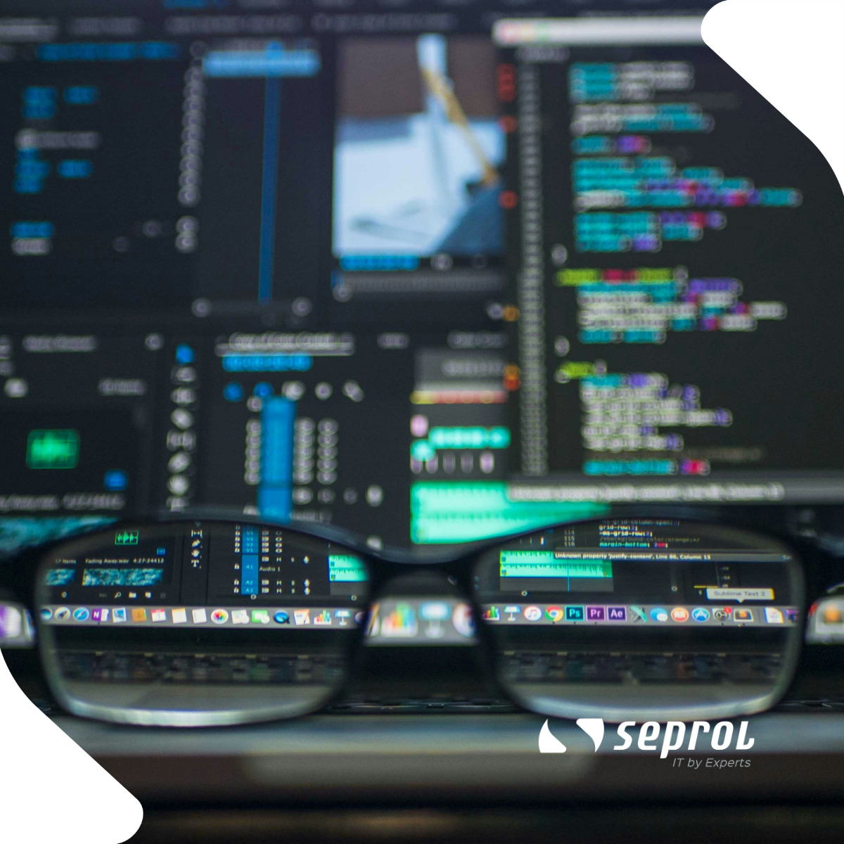 Óculos refletindo uma tela de editor de código, com a marca Seprol